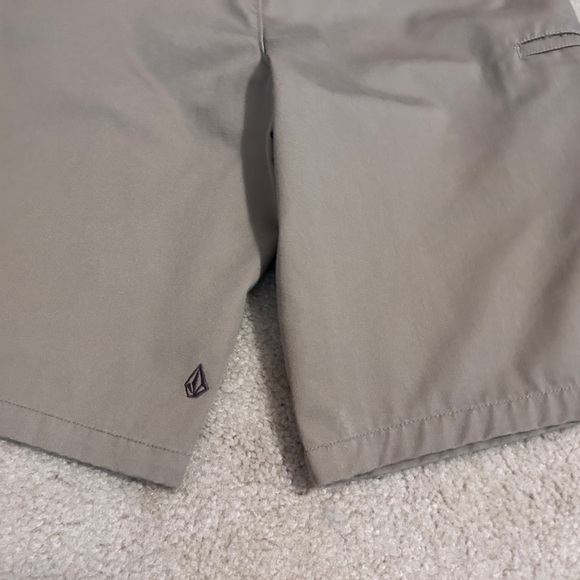 Men’s Volcom Shorts - Picture 7 of 8